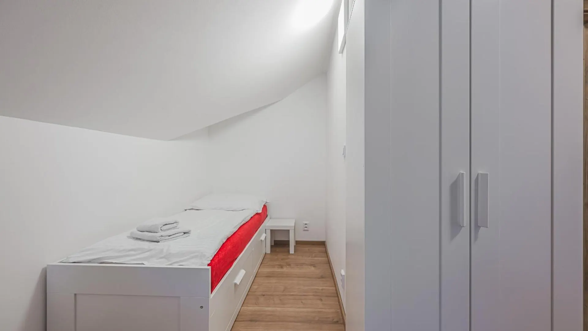 شقة Flat Near Prague Castle Stylish & Prime Location 7 0*,  جمهورية التشيك